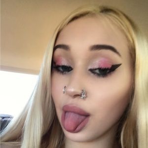 Meet your Posher, Skylea